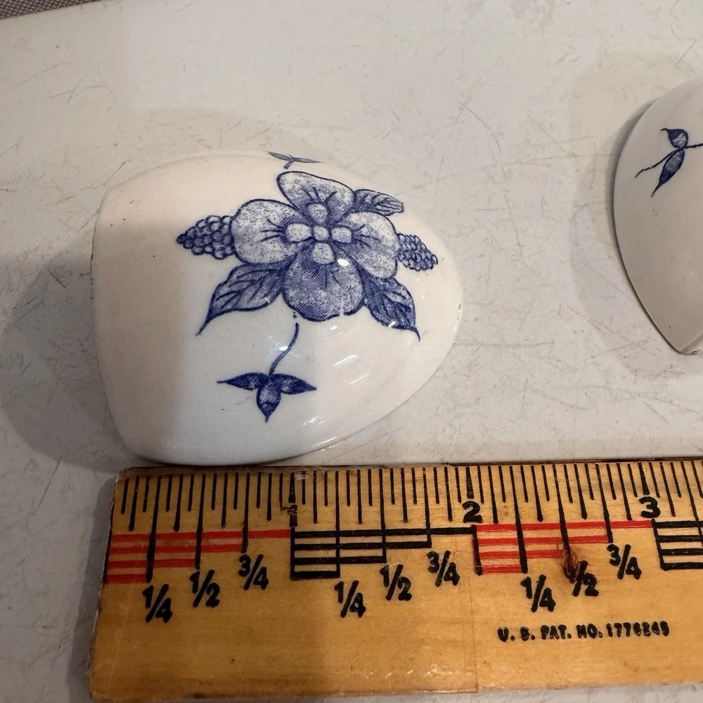Vintage Blue & White Porcelain Salt/Pepper Shakers Pair Blue Flowers 1/2 Egg‎